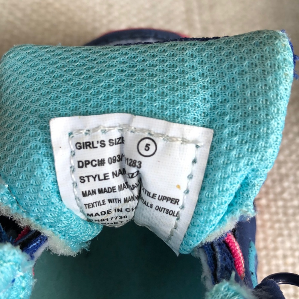 Carter’s. Size 5. - Picture 6 of 7